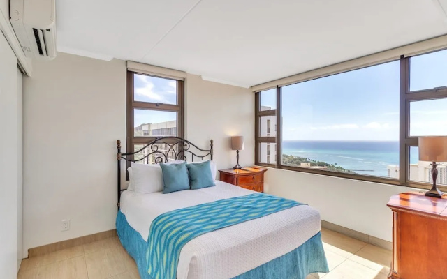 photo 4 of 37th Floor Condo with Sweeping Ocean Views & Free parking!