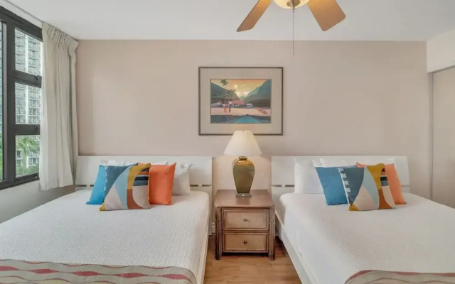 photo 2 of Deluxe Condo with Recreation Deck View, Free parking & WiFi