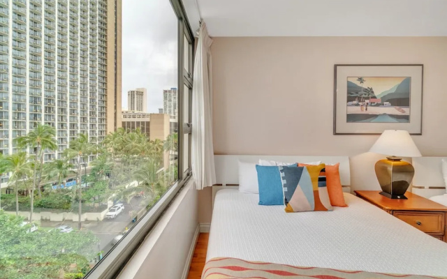 photo 4 of Deluxe Condo with Recreation Deck View, Free parking & WiFi