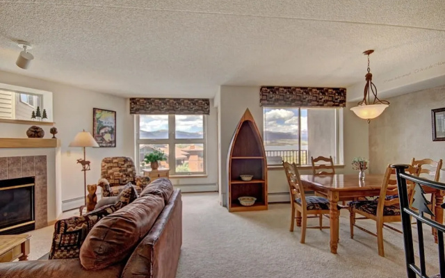 photo 2 of Towers at Lakepoint 605 by RedAwning