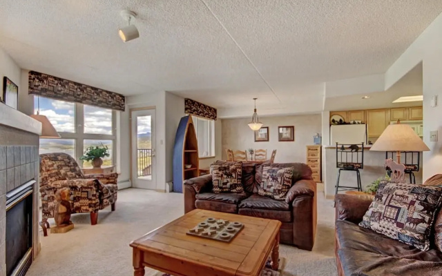 photo 4 of Towers at Lakepoint 605 by RedAwning