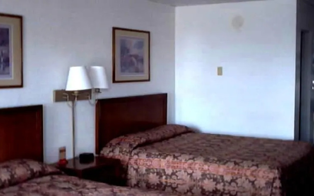photo 3 of Town and Country INN