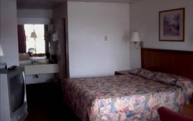 photo 4 of Town and Country INN