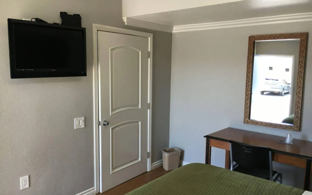 photo 2 of Town House Motel