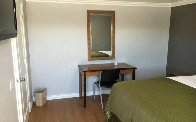 photo 4 of Town House Motel