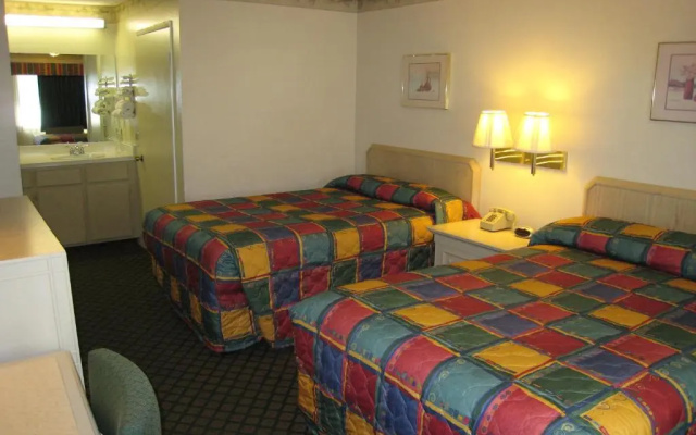 photo 3 of Town House Motel