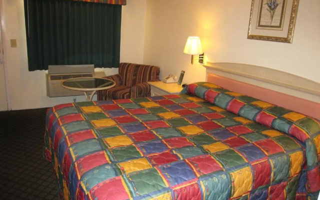 photo 4 of Town House Motel