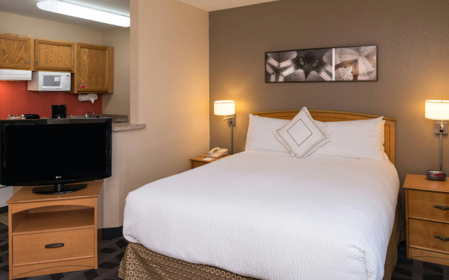 photo 2 of TownePlace Suites By Marriott Anaheim Maingate Near Angel Stadium