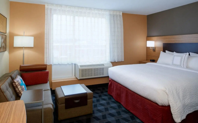 photo 3 of TownePlace Suites by Marriott Grand Rapids Airport