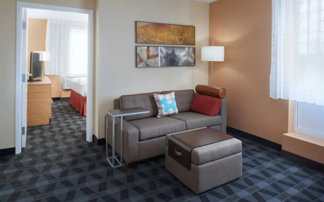 photo 5 of TownePlace Suites by Marriott Grand Rapids Airport