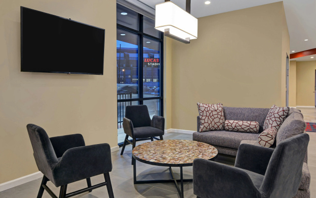 photo 4 of TownePlace Suites by Marriott Indianapolis Downtown