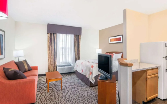 photo 2 of Hawthorn Suites by Wyndham Louisville North