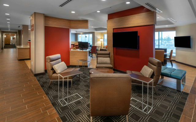 photo 2 of TownePlace Suites by Marriott Milwaukee Oak Creek