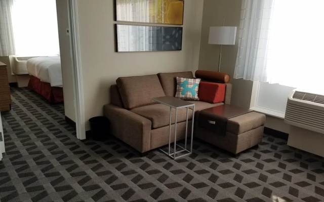 photo 4 of TownePlace Suites by Marriott Milwaukee Oak Creek