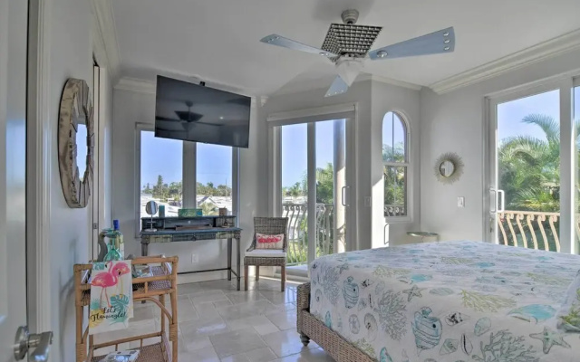 photo 4 of Bradenton Townhome - Walk to Locals-only Beach!