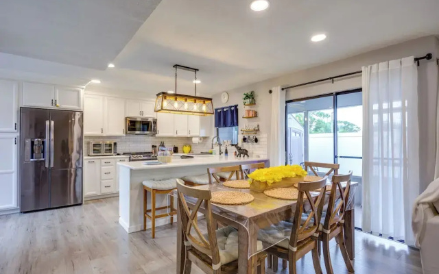 photo 2 of 5 Mi to Beach: Jupiter Townhome w/ Pool Access
