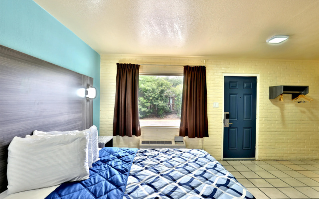 photo 2 of Americas Best Value Inn San Antonio Airport South