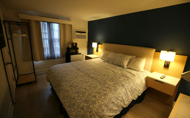 photo 2 of Harborline Hotel