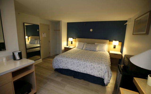 photo 4 of Harborline Hotel
