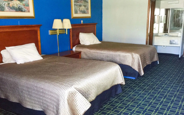 photo 5 of Trade Winds Inn Clinton