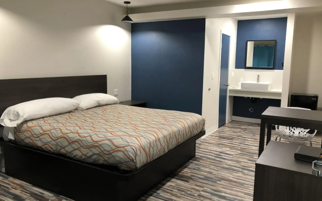 photo 4 of Tradewinds Motel