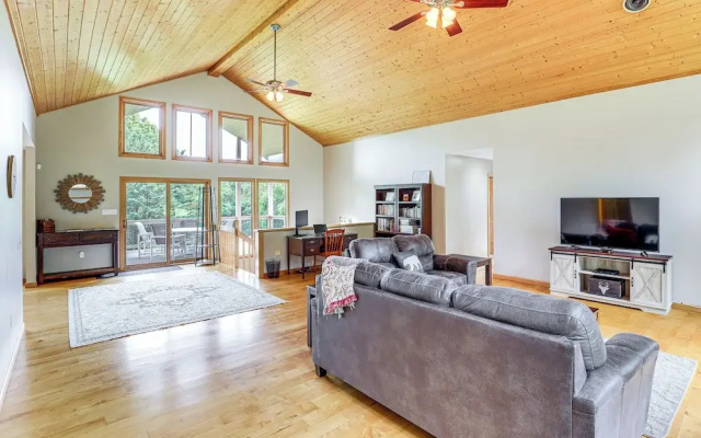 photo 3 of Mtn Views & Hot Tub: 6-acre Blue Ridge Retreat!