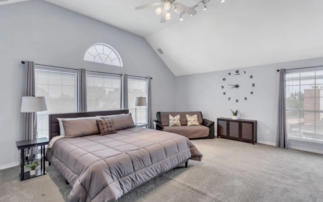 photo 5 of Tranquil Arlington Retreat With Private Pool 6 Bedroom Home