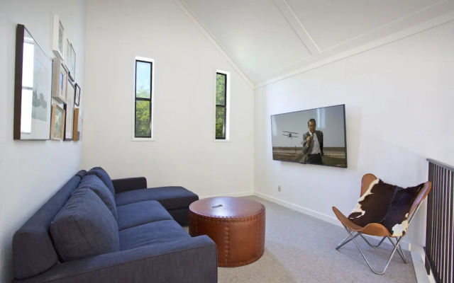 photo 3 of Tranquil Calistoga 3 Bedroom Home