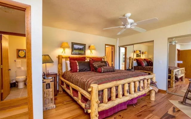 photo 2 of Tranquil Luxury Vacation At Windcliff 3 Bedroom Home by RedAwning
