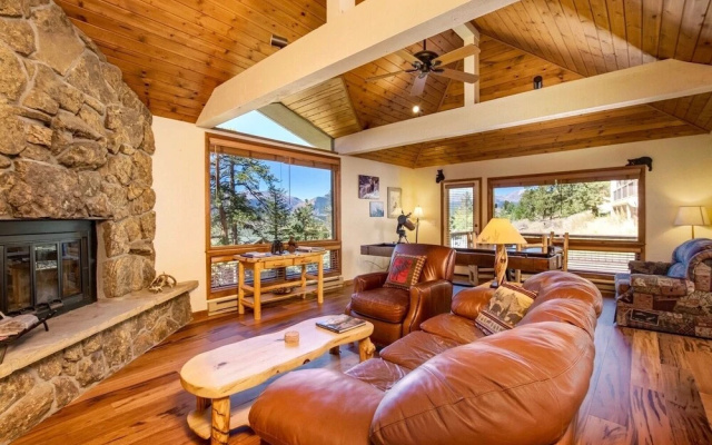 photo 3 of Tranquil Luxury Vacation At Windcliff 3 Bedroom Home by RedAwning