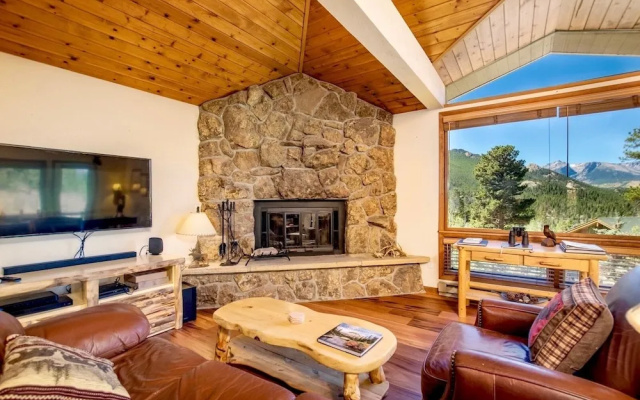 photo 5 of Tranquil Luxury Vacation At Windcliff 3 Bedroom Home by RedAwning