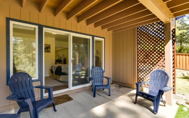 photo 4 of Tranquil Lake Almanor Getaway w/ Grill!