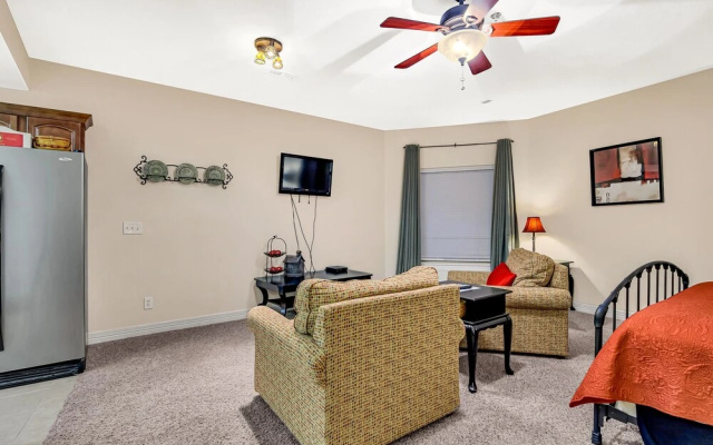 photo 2 of Tranquil Retreat Condo by Redawning