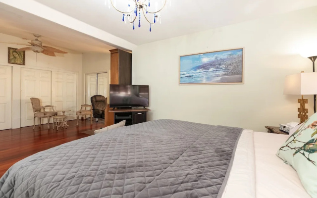 photo 4 of Tranquil Torrance - 1 Mile To Redondo Beach 4 Bedroom Home
