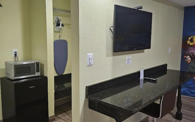 photo 5 of Travel Inn of Riviera Beach