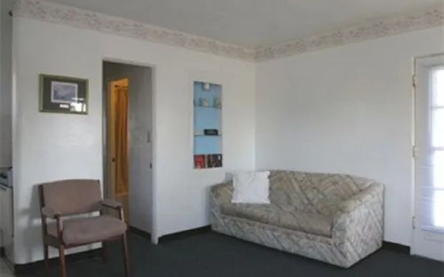 photo 5 of Traveler Motel