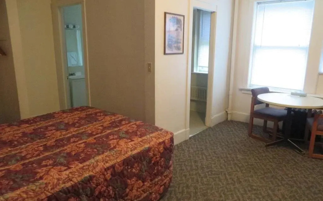photo 4 of Travelers Hotel