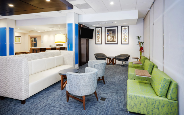 photo 4 of Holiday Inn Express & Suites Chicago North Shore - Niles by IHG