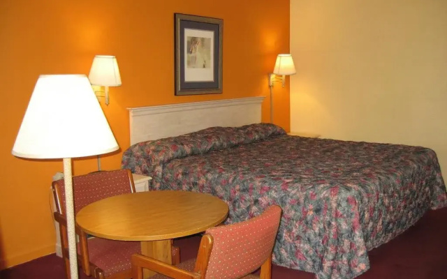 photo 2 of Travelers Inn