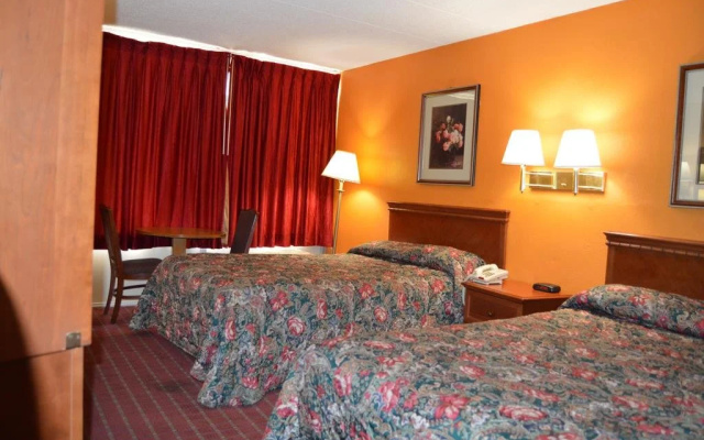 photo 3 of Travelers Inn