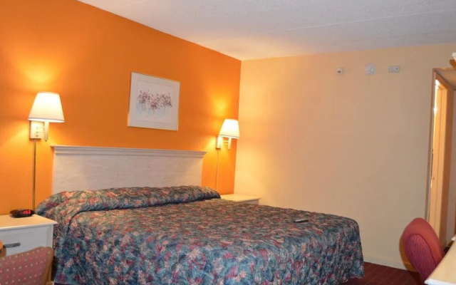 photo 5 of Travelers Inn