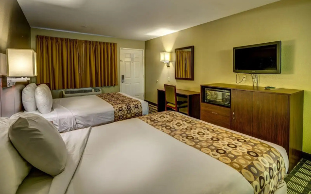 photo 3 of Travelers Inn