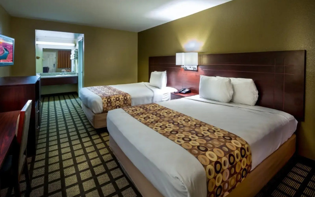 photo 4 of Travelers Inn