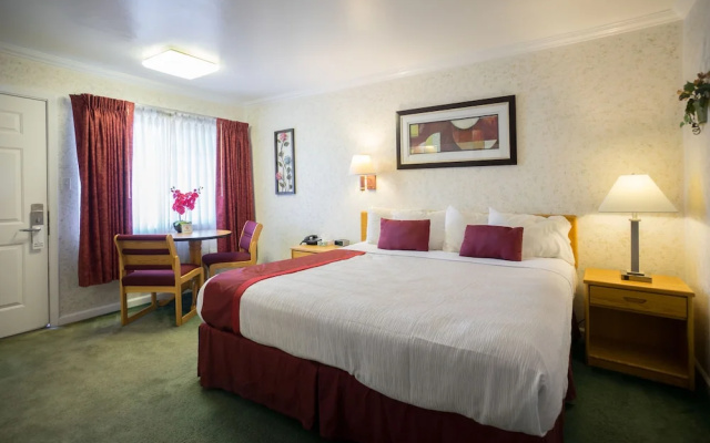photo 3 of Travelers Inn