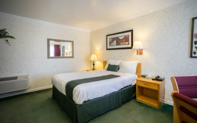photo 5 of Travelers Inn