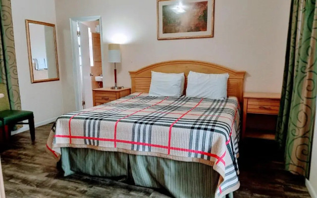 photo 3 of Travelers Inn Clearwater