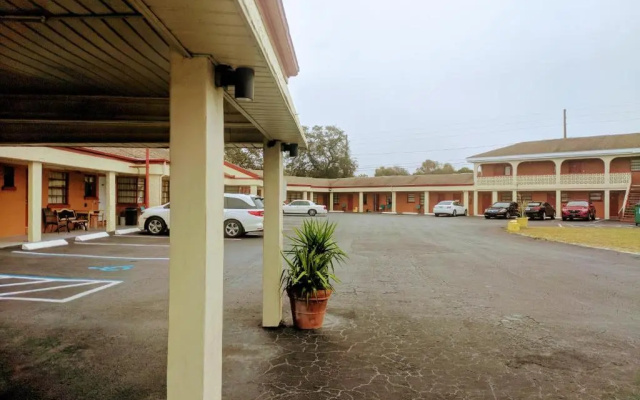 photo 4 of Travelers Inn Clearwater
