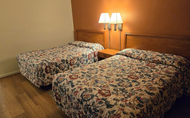 photo 5 of Travelers Lodge Motel Marshall