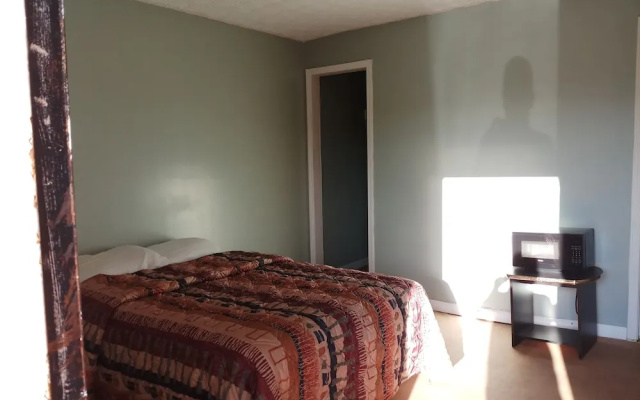photo 2 of Travelers Motel