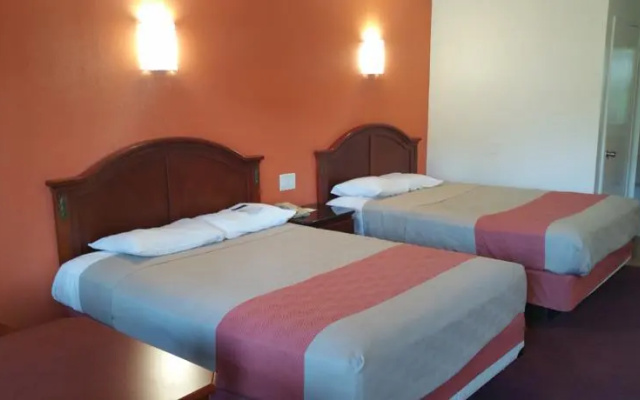 photo 2 of Travelodge Anaheim Buena Park